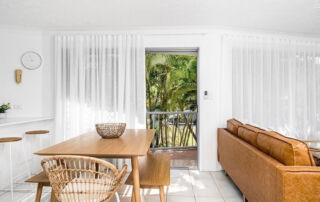 FKR GROUP SURF CURTAINS () FKR GROUP SURF CURTAINS ()